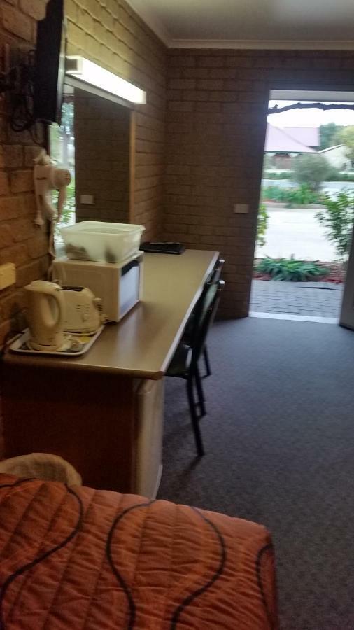 Darling Junction Motor Inn Wentworth Экстерьер фото